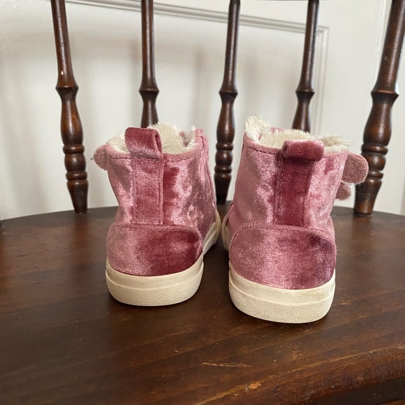 Old Navy boots and Cat & Jack zip sneakers with the (faux) FUR!! Toddler Sz5 - Picture 6 of 14
